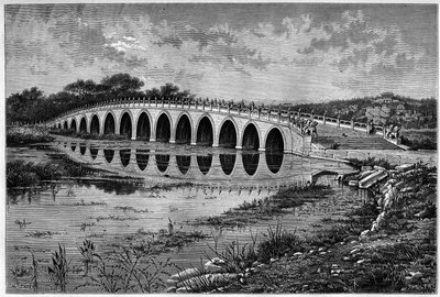 Brücke mit 17 Bögen am Kunming-See beim Sommerpalast nahe Peking im 19. Jahrhundert. Gravur nach einer Zeichnung von Catenacci, nach einem Foto von Thomson, in „Le Tour du Monde, Nouveau journal des Voyages“, herausgegeben von Edouard Charton, Paris von Hercule (after) Catenacci