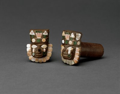 Paar Ohrstecker mit menschlichen Köpfen, Mittlerer Horizont, 600-1000 von Huari Culture Huari Culture