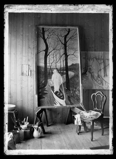 Im Atelier, auf Böcken das Fresko Der Strom des Lebens von Hugo Simberg