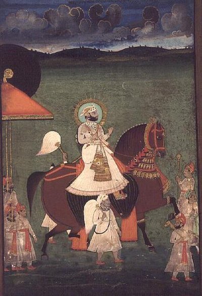 AS10 Album 43 Nr.4514 Kat. Nr. 514 iii Rana Sarup Singh (1842-61) von Mewar reitet auf einem kastanienbraunen Hengst, seine Gefolgsleute zu Fuß tragen Sonnenschirme und königliche Insignien, Udaipur, ca. 1855 von Indian School