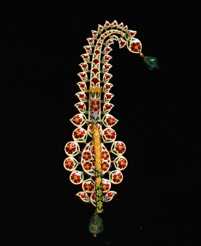 Ein antiker indischer Diamant-, Rubin-, Smaragd- und Emaille-Jigha von Indian School