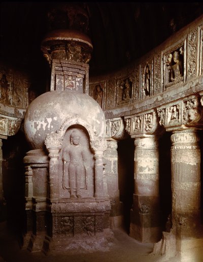 Innenansicht der Höhle 19 von Indian School
