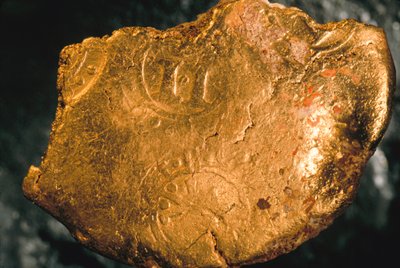 Kostbare Fracht aus dem 16. und 17. Jahrhundert, gefunden in Schiffswracks nahe kubanischen Gewässern. Dies ist ein Stück Gold mit einem Steuerstempel des Prüfers, mit freundlicher Genehmigung des Historikers der Stadt von Ira Block