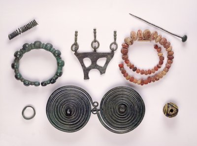 Schmuck gefunden in einem Frauengrab in Hallstatt, keltisch von Iron Age