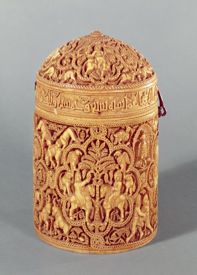 Pyxis mit einem Relief, das die Freuden des höfischen Lebens darstellt, mit dem Namen Al-Mughira, Sohn des Kalifen Abd-al-Rahman III, Umayyaden-Periode, aus Cordoba, ca. 968 n. Chr. von Islamic School