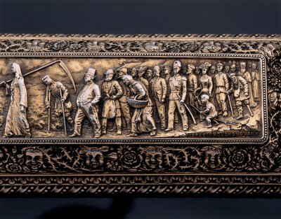 Detail eines Miniaturmenschenskeletts und Sarkophags von Israel Rouchomovsky