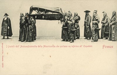 Brüder der Compagnia della Misericordia tragen einen kranken Mann ins Krankenhaus, Florenz von Italian Photographer