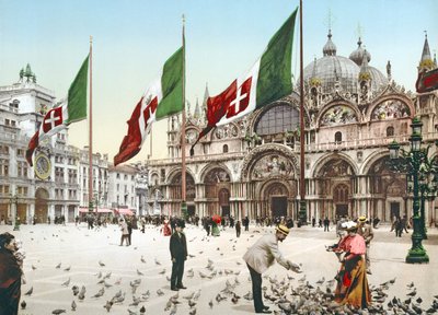 Taubenfütterung auf dem Markusplatz, Venedig von Italian Photographer