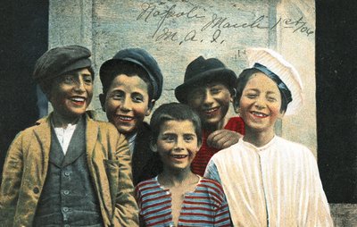 Neapolitanische Jungen lachen und lächeln von Italian Photographer