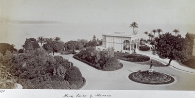 Blick auf einen der Gärten von Montecarlo, im Fürstentum Monaco. Im Zentrum des Gartens, mit Blick auf das Meer, ein Pavillon von Italian Photographer