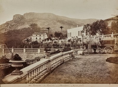 Villa mit terrassiertem Garten in Monte Carlo im Fürstentum Monaco von Italian Photographer