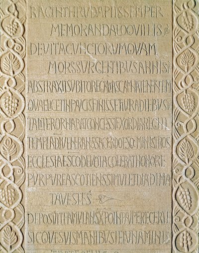 Archäologie des Mittelalters. Barbarische Kunst der Lombardei: Grabstein der Königin Ragnetrude (Raginthruda) aus den Jahren 740-750. Lombardische Kunst. Pavia, Städtisches Museum, Archäologische Abteilung von Italian School