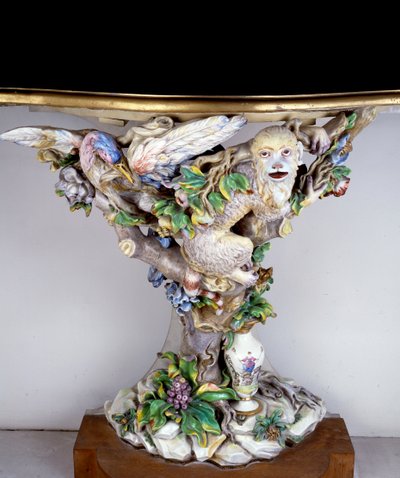 Konsole aus Weichporzellan, hergestellt in der Manufaktur von Capodimonte. 18. Jahrhundert. Sèvres, Porzellanmanufaktur von Italian School