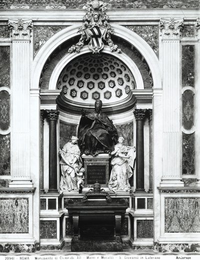 Monument für Papst Clemens XII. (1652-1740) mit Porphyrurne und Säulen aus dem Pantheon, zwischen Mäßigkeit (L.) und Klugheit (R.) in der Corsini-Kapelle von Italian School
