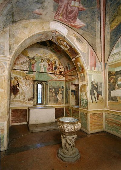 Innenraum des Baptisteriums mit Fresko, das Szenen aus dem Leben des Heiligen Johannes darstellt, von Tommaso Masolino da Panicale (1383-ca.1447) von Italian School