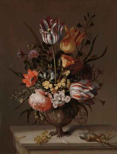 Stillleben mit einer Blumenvase und einem toten Frosch von Jacob Marrel