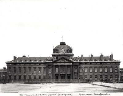 Fassade und Kuppel der Ecole Militaire, erbaut 1751-73 von Jacques Ange Gabriel