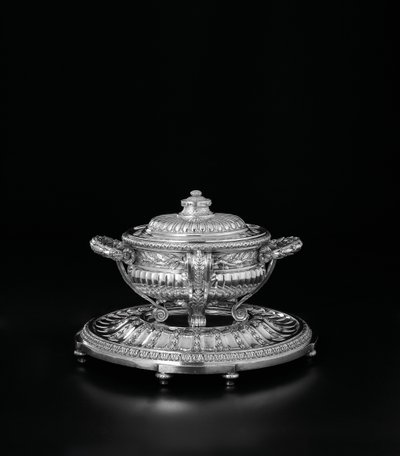 Louis XV Suppenschüssel, Deckel und Ständer aus dem Orloff-Service von Jacques Nicolas Roettiers