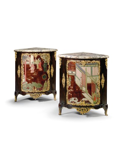 Paar Louis XV Coromandel Eckschränke, Mitte 18. Jahrhundert von Jacques Philippe Carel