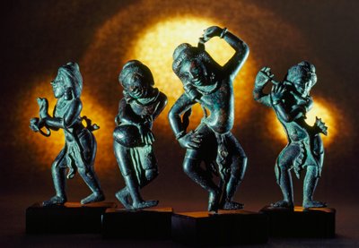 Figuren aus dem sechsten oder siebten Jahrhundert, gefertigt von den alten Pyu. New York City, New York. von James L Stanfield