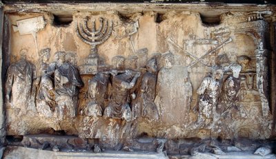 Abschnitt eines Reliefs, das römische Soldaten zeigt, die heilige Beute wegtragen von James L Stanfield