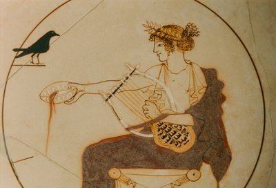 Weißgrundige Kylix mit Darstellung von Apollo. Der Gott sitzt auf... von James L Stanfield