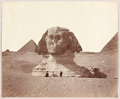 Ägypten. Gizeh. Sphinx vor der Mykerinos-Pyramide von James Robertson