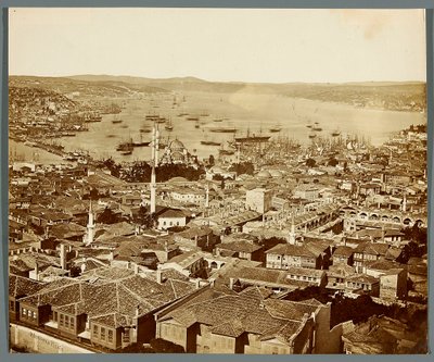 „Der Bosporus“ [Istanbul. Panorama der Stadt - Blick in Richtung der Meerenge des Bosporus] von James Robertson