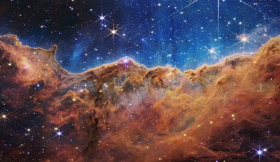 Kosmische Klippen im Carinanebel (NIRCam-Bild) von James Webb Space Telescope (NASA)