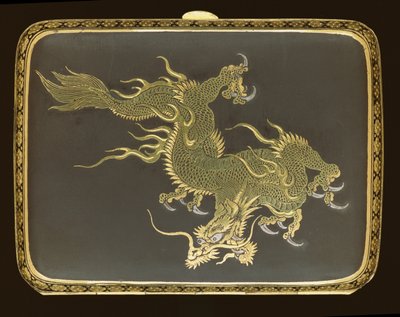 Zigarettenetui mit einem Drachen verziert, hergestellt in einer Komai-Fabrik, um 1900 von Japanese School
