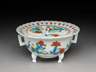 Koro-Schale mit flachem Deckel, Kakiemon-verwandte Ware, 1680-1700 von Japanese School