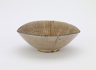 Kyoto-Servierschale in Form eines Seggenhutes, mit Markierung "Kiyomizu", Individualservierschale (mukozuke), spätes 17. Jahrhundert von Japanese School