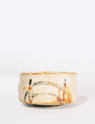 Shino Chawan Teeschale mit niedrigem Fußring, Momoyama-Periode von Japanese School