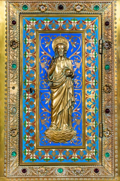 Innenansicht, Chapelle du Mont-Carmel, Altar: Tabernakel, Salvator Mundi auf der Tür, blauer Emailhintergrund mit Laub. A. Chertier, Goldschmied in Paris von Jean Alexandre Chertier