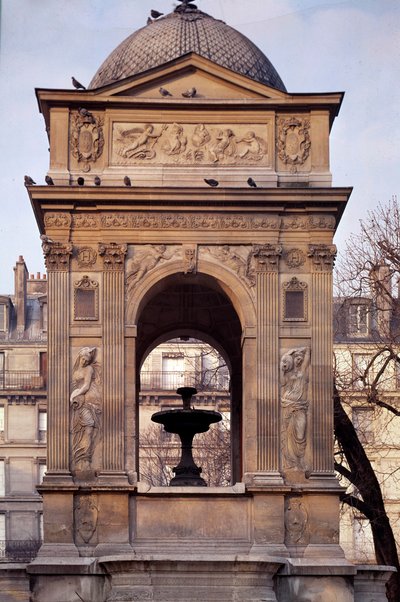 Architektur: Blick auf den Brunnen der Unschuldigen. Entworfen von den Architekten Jean Goujon, Augustin Pajou und Pierre Lescot. 1546-1549. Place Joachim du Bellay, Paris. von Jean and Lescot Pierre Goujon