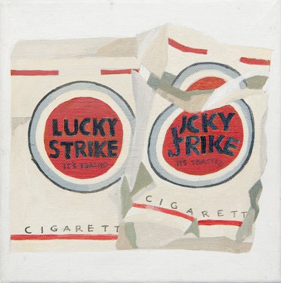 Weiße Lucky Strike Zigarettenpackungen von Jennifer Abbott