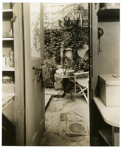 Haus von George & Mary Stonehill, Künstler, Blick von der Küchentür, Greenwich Village, New York, USA, ca. 1936-37 von Jessie Tarbox Beals