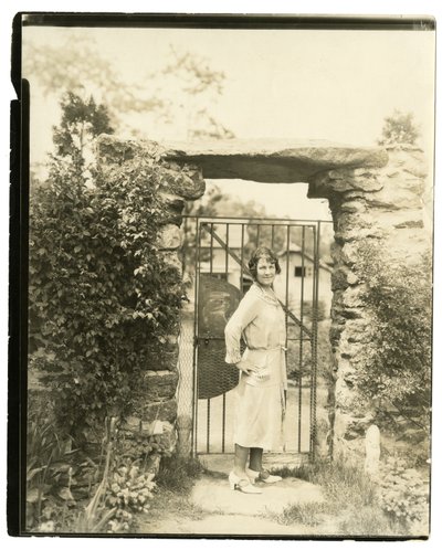 Mrs Ernest Thompson Seton aus Greenwich Conn, Nationalpräsidentin der League of American Pen Women, die am 18. Juni mit einer Feldexpedition aufbricht, um die oberen Regionen des Amazonas zu erkunden von Jessie Tarbox Beals