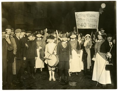 Suffrage Parade, Greenwich Village, New York, USA von Jessie Tarbox Beals