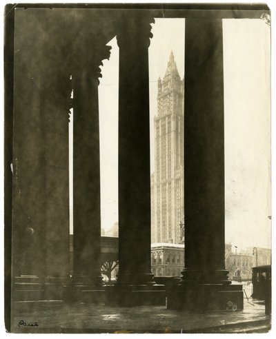 Woolworth Gebäude, der hohe Turm gebaut mit Nickels und Dimes, New York, USA, ca. 1914-40 von Jessie Tarbox Beals