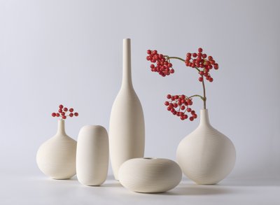 Keramikvasen Rote Beeren von Jia Chen