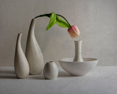 Sanfte Rosa Tulpenvasen von John-Mei Zhong