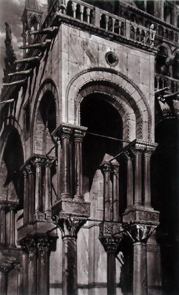 St. Markus, Südliches Portal, aus 