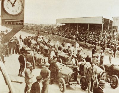 Aufstellung vor dem Start des Grand Prix in Tunesien von Walter Charles Mills