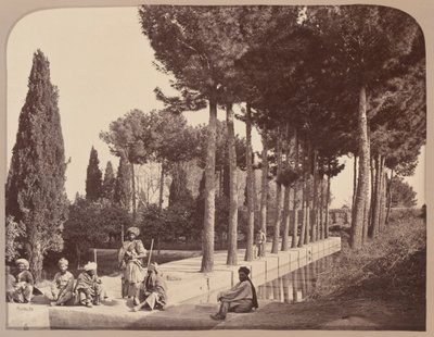 Afghanische Stammesangehörige ruhen sich in Baburs Gärten, Jalalabad, 1878 aus von John Burke