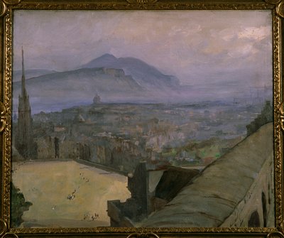 Ein Blick auf Edinburgh vom Schloss, über die Esplanade in Richtung Arthur