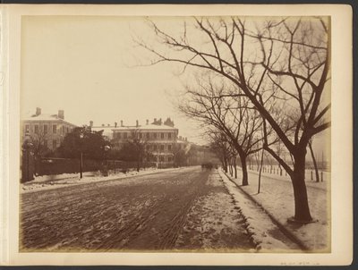 [Verschneite Straße] von John Thomson