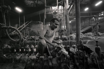 Jutefabrik, Kolkata, Indien, 2017 von Jon Nicholson