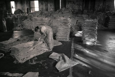 Jutefabrik, Kolkata, Indien, 2017 von Jon Nicholson