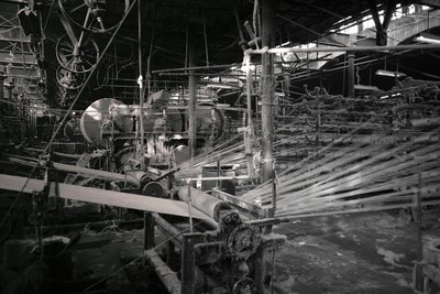 Jutefabrik, Kolkata, Indien, 2017 von Jon Nicholson